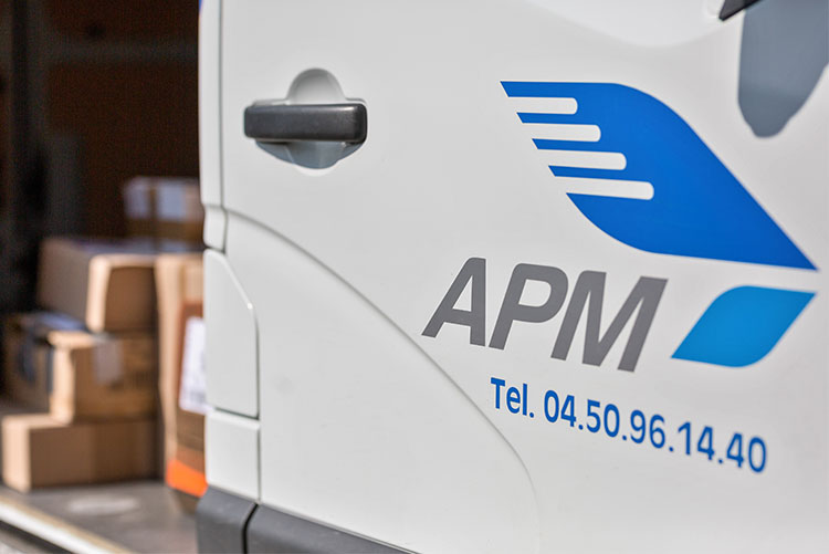 camion APM et téléphone